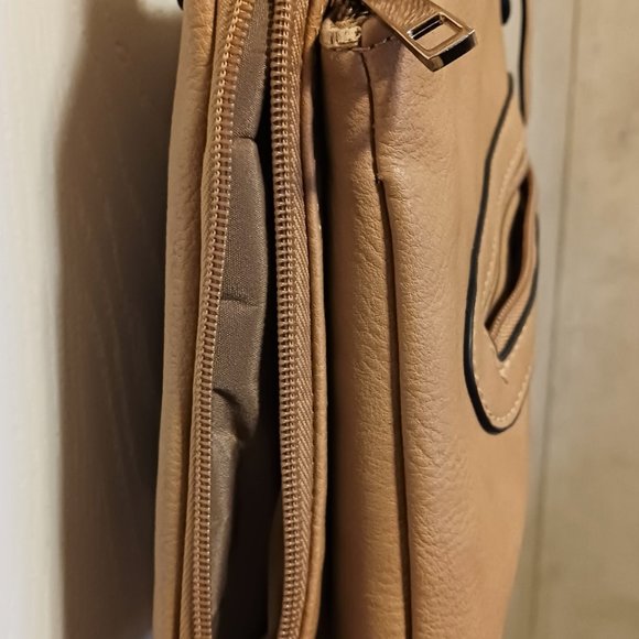 Bulldog Conceal Carry Cross Body Purse - Picture 7 of 12